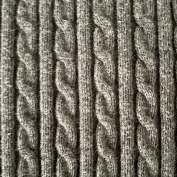 Anne Klein Sport women’s gray v-neck sweater, size Large - Picture 3 of 4